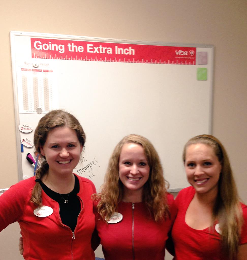 MJLloyd08's tweet image. The best ladies in HR! Intern Heather got some quality time w/ her mentors! #BestIntern #MentorSandwich #InternRound2