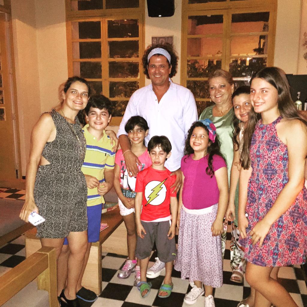 TierraNegra_'s tweet photo. Tierra negra con su #cocinalocal #musicalocal #gentelocal que buen ambiente hoy al lado de nuestro mas fiel visitante http://t.co/1q1arvk8tq
