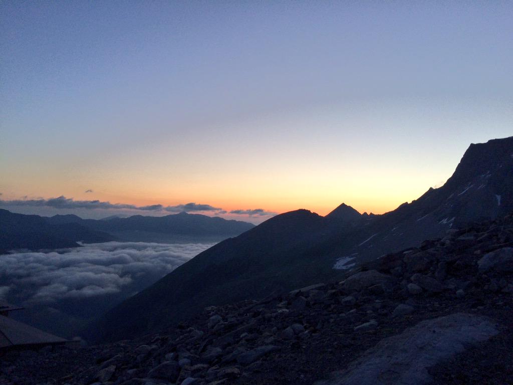 de9jan88's tweet image. Up early enough to catch the sunrise! Thanks Austria- it&apos;s been fun! Back to London for me #HintertuxGletscher