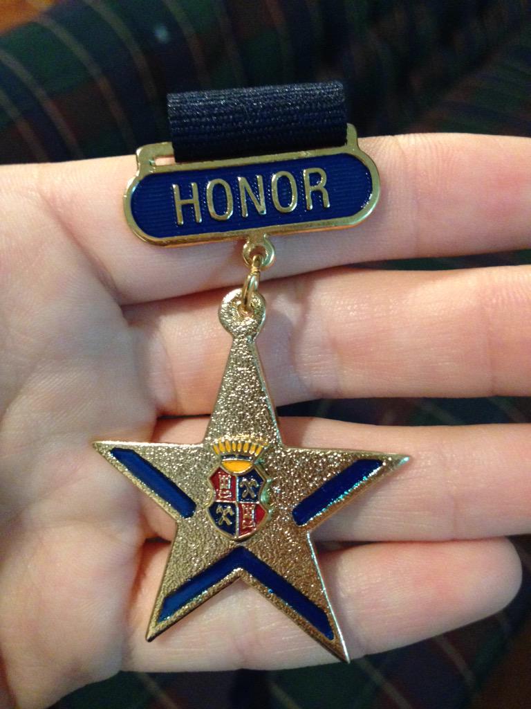 TitiPerezAl's tweet photo. Still can't believe it😭🎓💖 #bestday #byesecundaria #holaprepa🙌🏼 http://t.co/Lb4tLlFthN