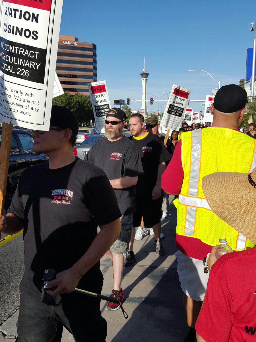 liu226's tweet photo. We got the power! Union power! @Teamsters @Culinary226 @UNITE HERE cc: @StationCasinos #Vegas http://t.co/AYusd9yIRD http://t.co/xAVpsTN3Ll