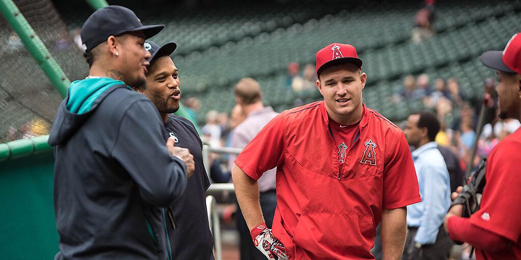 MLB's tweet photo. Baseball is fun. 😂⚾️👍 http://t.co/uJJMGcUKbl