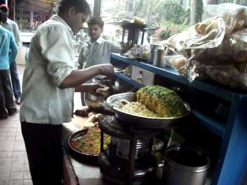 JaysagarG's tweet photo. More than 1000 Pani-puri thelas accros Mumbai , street,gutter,public toilets!
#Kushvijay #hygiene #batch1517 http://t.co/gdnKa2C32L
