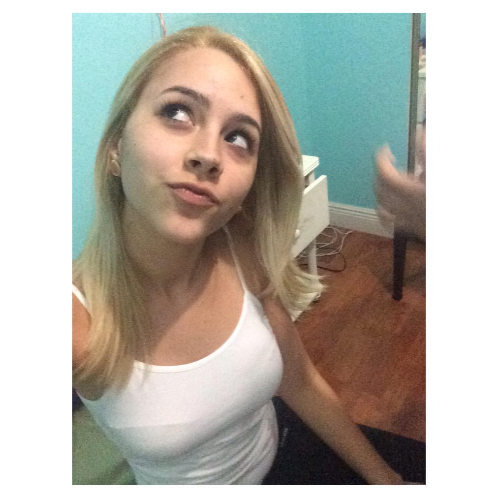 jensterzzz's tweet photo. Love going blonder #awkpose #idc http://t.co/i2UunInyFh