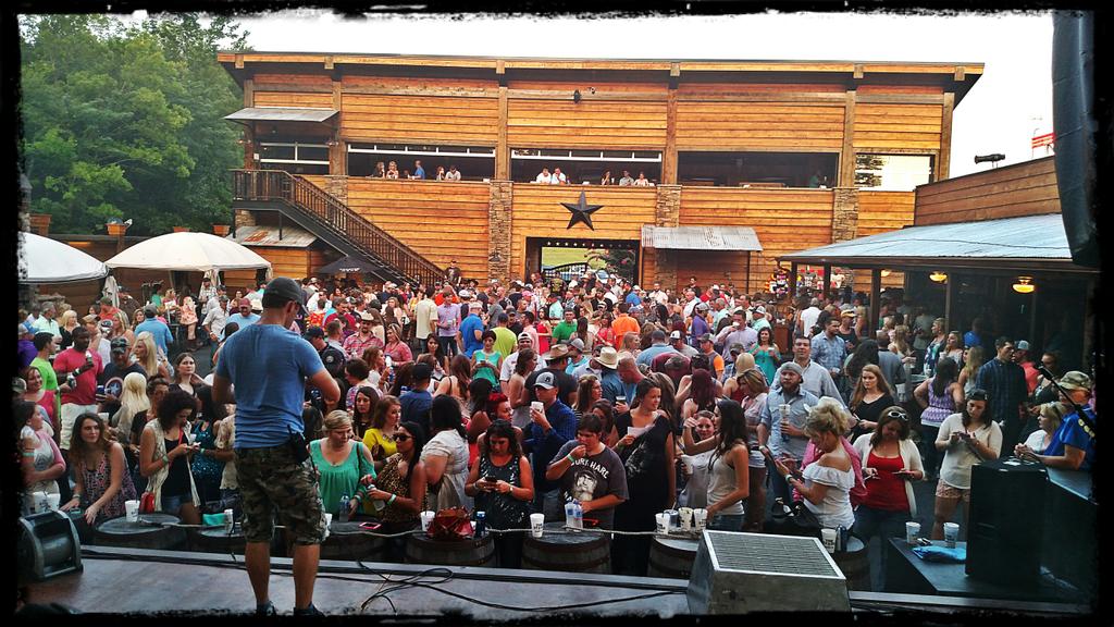 thanks 4 the hospitality, Bossier City, LA, we appreciate it..&amp; thanks to <a href="/dustinlynch/">Dustin Lynch</a> 4 having us...
<a href="/MichaelTyler93/">Michael Rob</a>