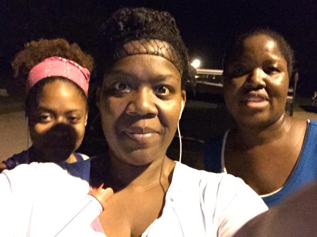 keecharris's tweet photo. Thx Tori &amp; Arivia for #celebrating 1000 consecutive #walking days.  @TheHeartTruth @blkwomenshealth @BlackInAmerica http://t.co/AQatJRWxzV