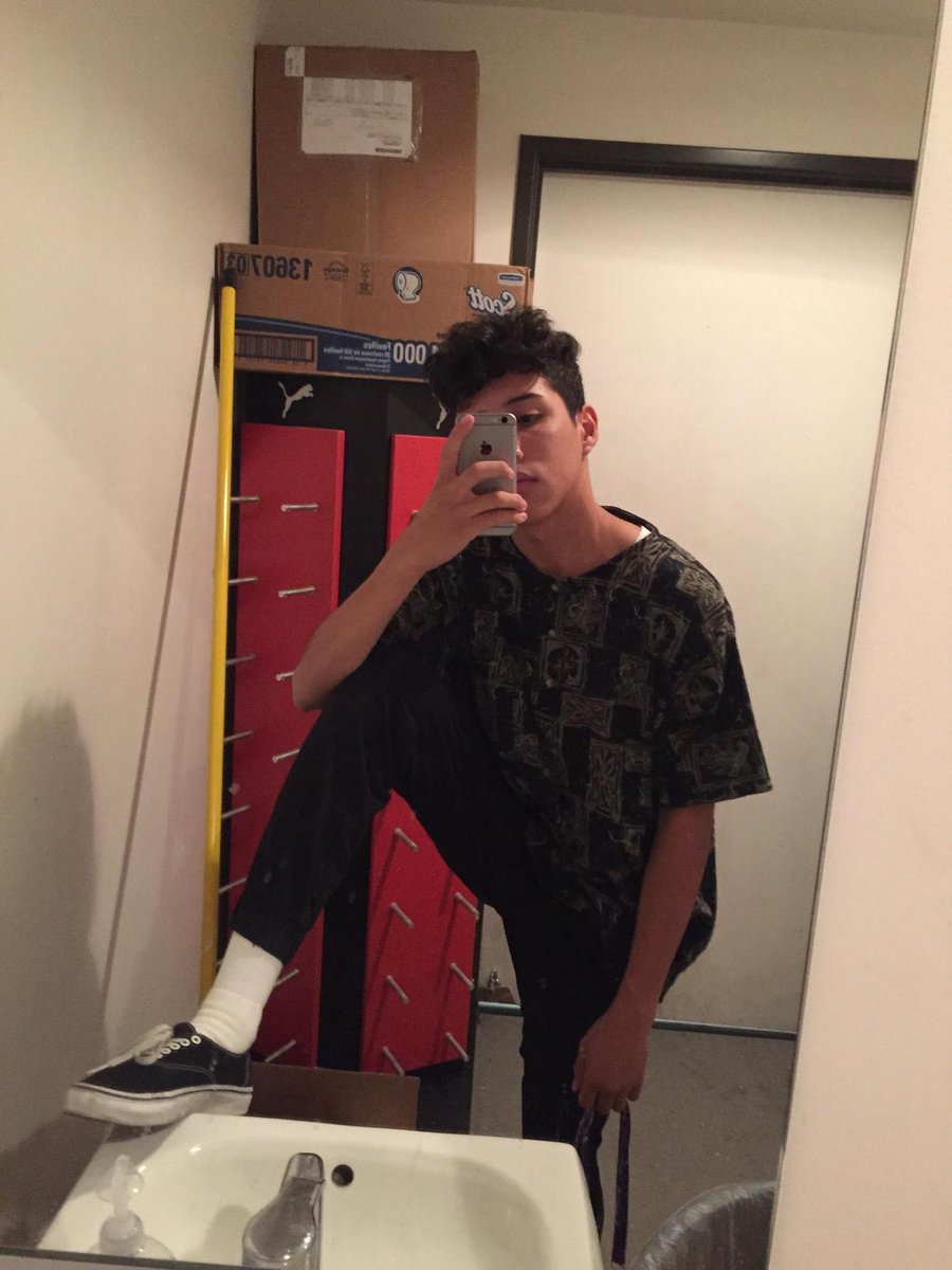 EgorZasov's tweet photo. Even tho I hate wearing Vans I still feeling my threads http://t.co/MnVzGGCinf