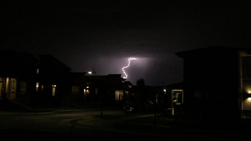 Chris_Forgham's tweet photo. #9wx crazy lightning storm in Denver tonight! http://t.co/ev0o8SXAiR