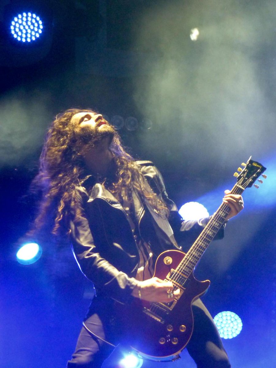 tako217's tweet photo. @franksidoris @Slash #AixLesBains #WOF2015 #EUfinal @musilac http://t.co/QQ5gzeyQta