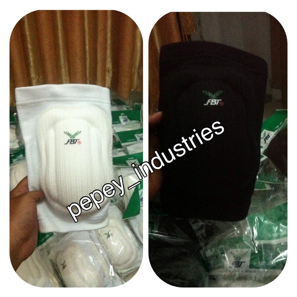 feriaquel21's tweet photo. Yang nyari kneepad FBT ready stock cuma dikit !!! Yaaa minat cek bio kita aja Harga putih 400rb/pasang hitam450 http://t.co/es9IP0azOG
