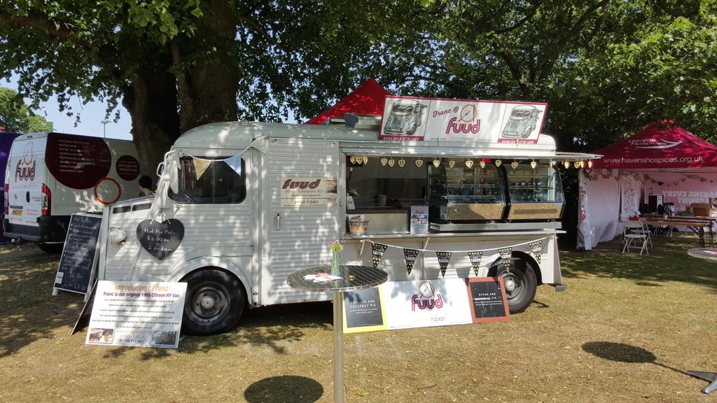 'Franc' &amp; <a href="/fuudltd/">RICHARD (Fuud Ltd)</a> team <a href="/MetalSouthend/">Metal Southend</a> all ready to go let the fun begin #villagegreen15 #leighonsea #southendonsea