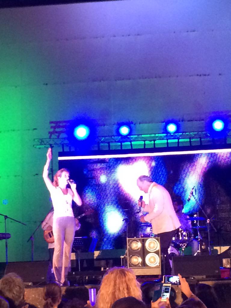 marivilormur's tweet photo. Una vez más, encantada con la música de @JOSEMANUELSOTO1, pero esta vez con @SotoAndFamily http://t.co/YNEWqHmWj8