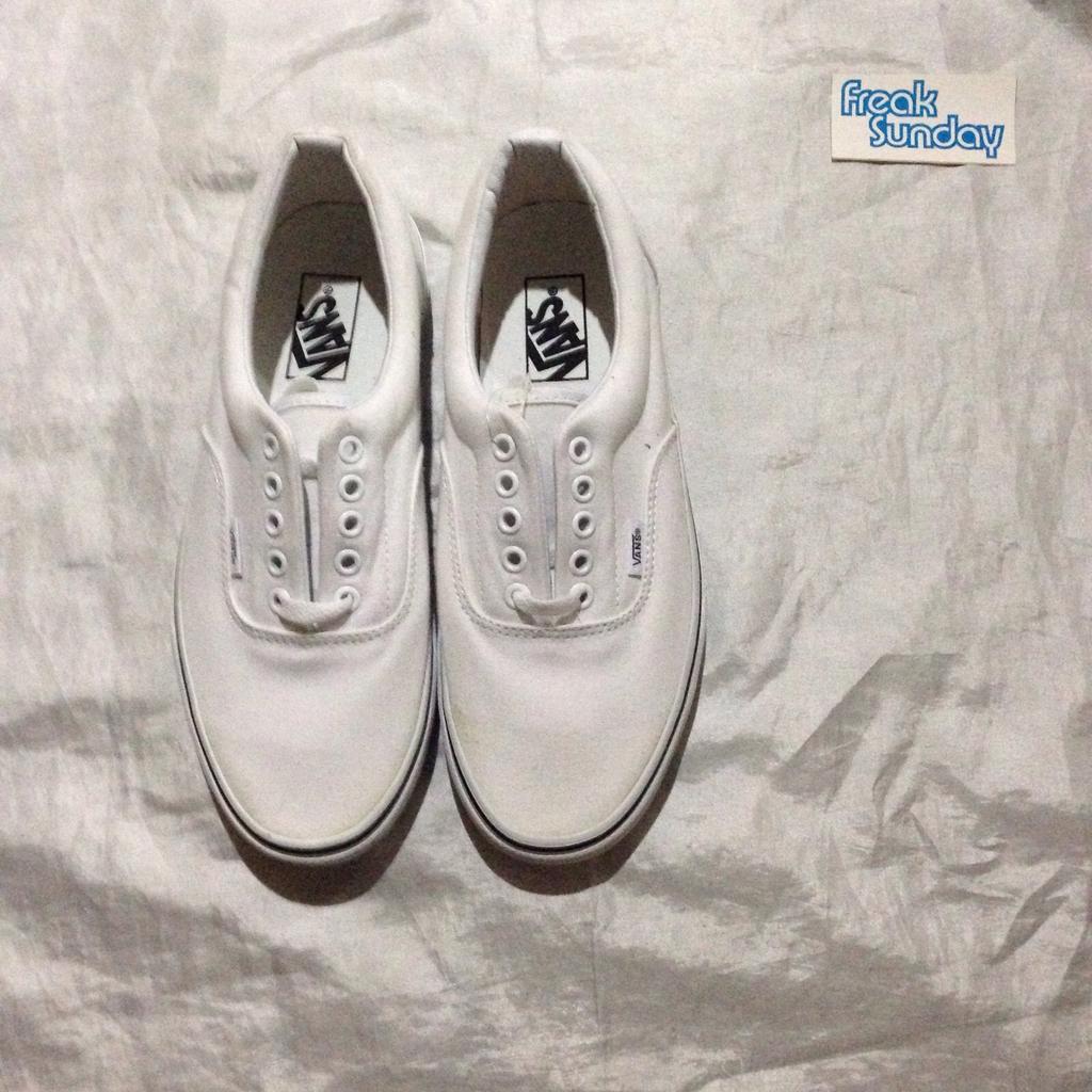 FachryMuhammad4's tweet photo. Vans era true white 8.5 9us idr: 650k .Order: pm/wa: 085747898859 line:fachrymuhammd @lastmonkey66 @Littlefootyk http://t.co/YjG4x8bslv