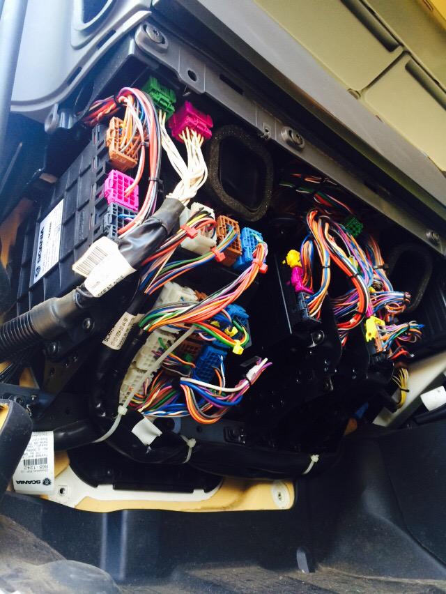 Early start playing with Scanias.
Side / reverse cam &amp; audible left turn and flashing strobe install