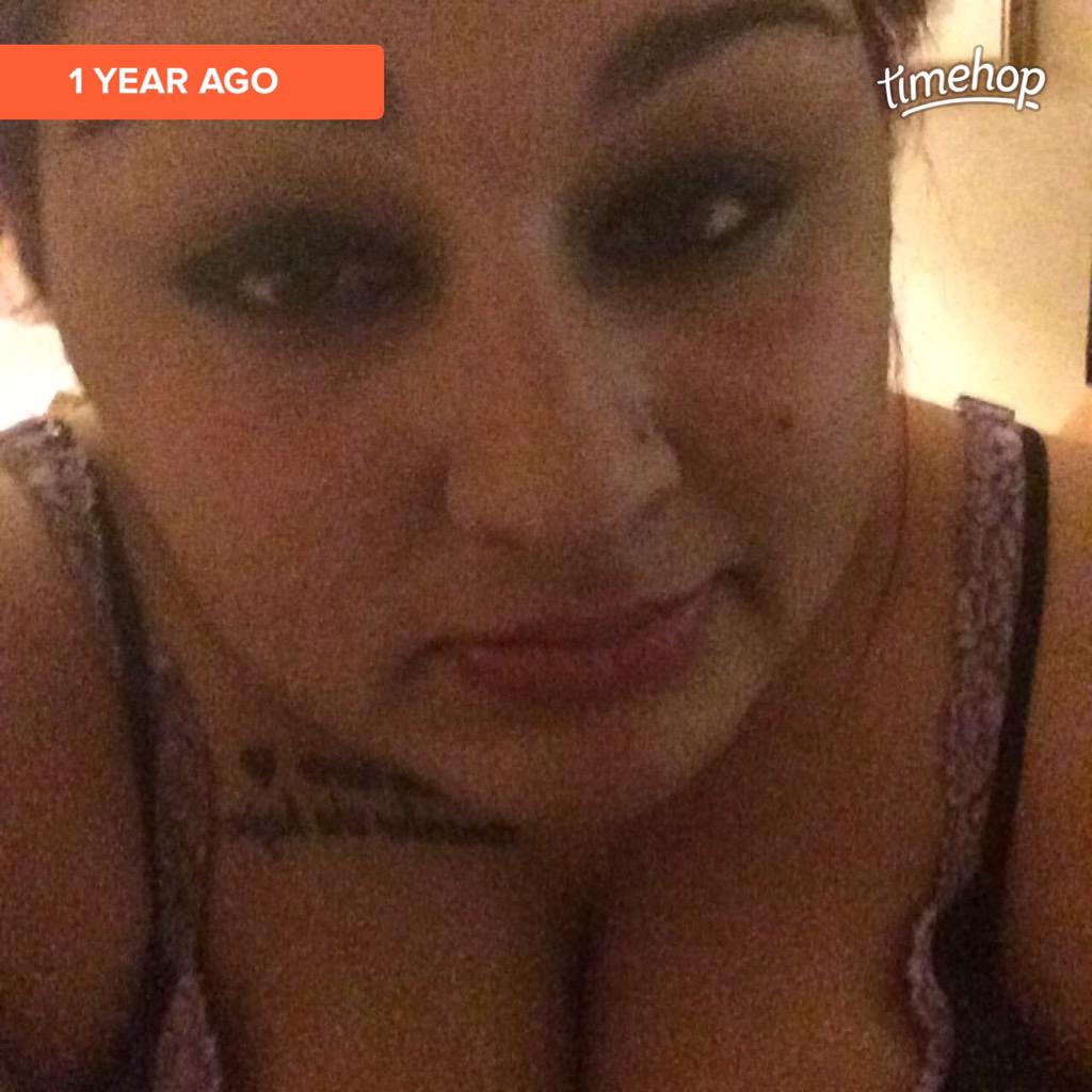 skylarkrystal_'s tweet image. @court_schaeffer @Bree_Burness a year ago at about this time #NJtree 😂😂😂😂