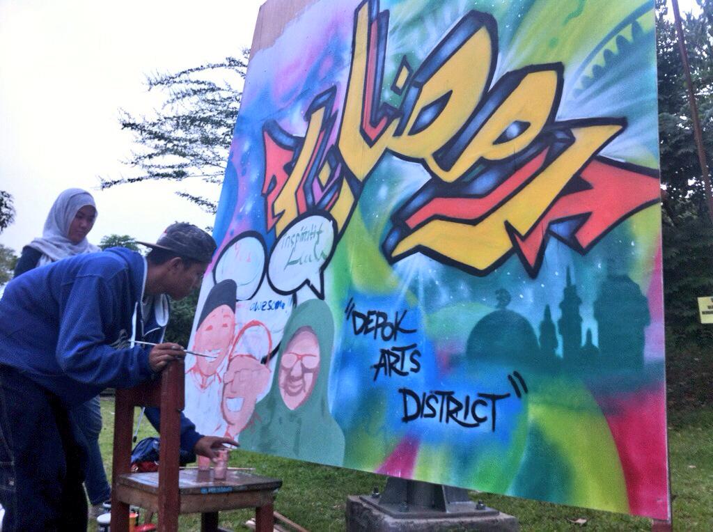 FREAKDepok2015's tweet photo. Mural kreasi Depok Arts District ini akan dipresentasikan. Coret2an di #FREAKDepok2015 ini karya seni yg bermakna :) http://t.co/aJhqDVJ7y8