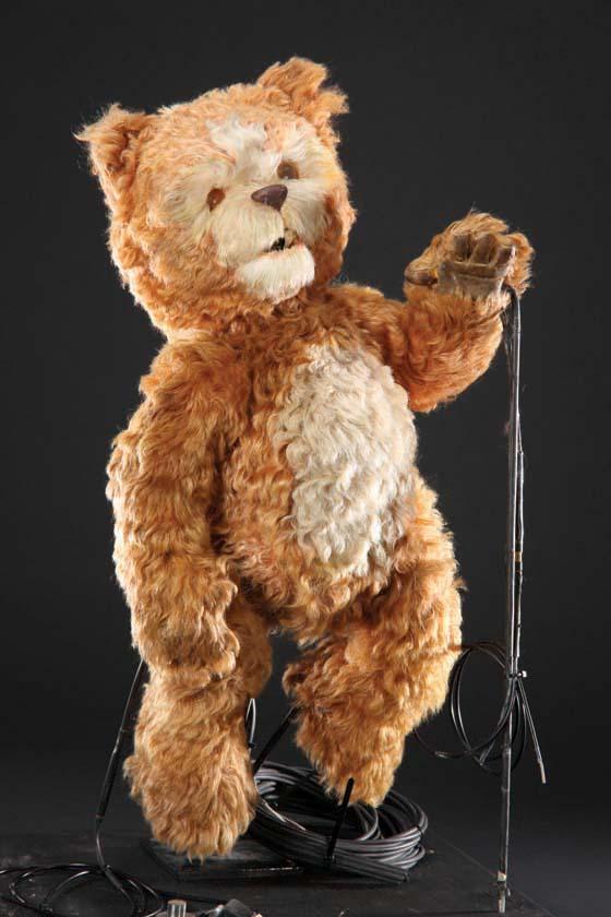 EricVespe's tweet photo. Aw, fuck. We've come to the part in AI where I'm depressed I don't have my own Teddy. #youwillbreak http://t.co/FwDNUIg1Ee