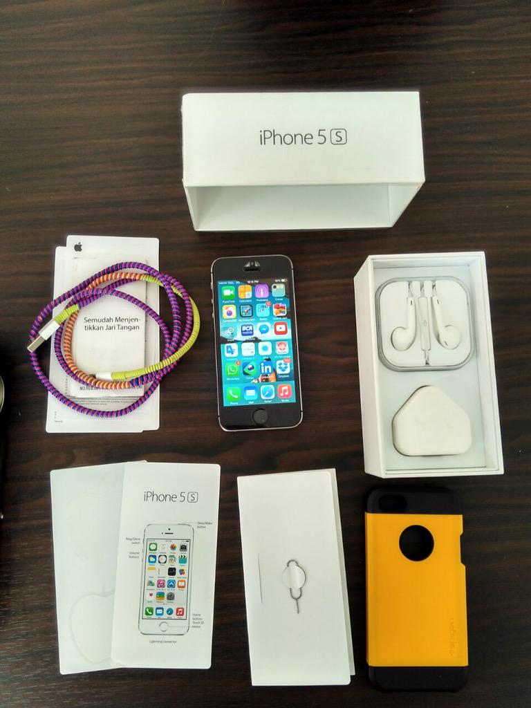 Jual iphone 5s 32g grey masih bagus sekali. Minat 087739413594 <a href="/InfoSeJogja/">Info Se-Jogja</a>