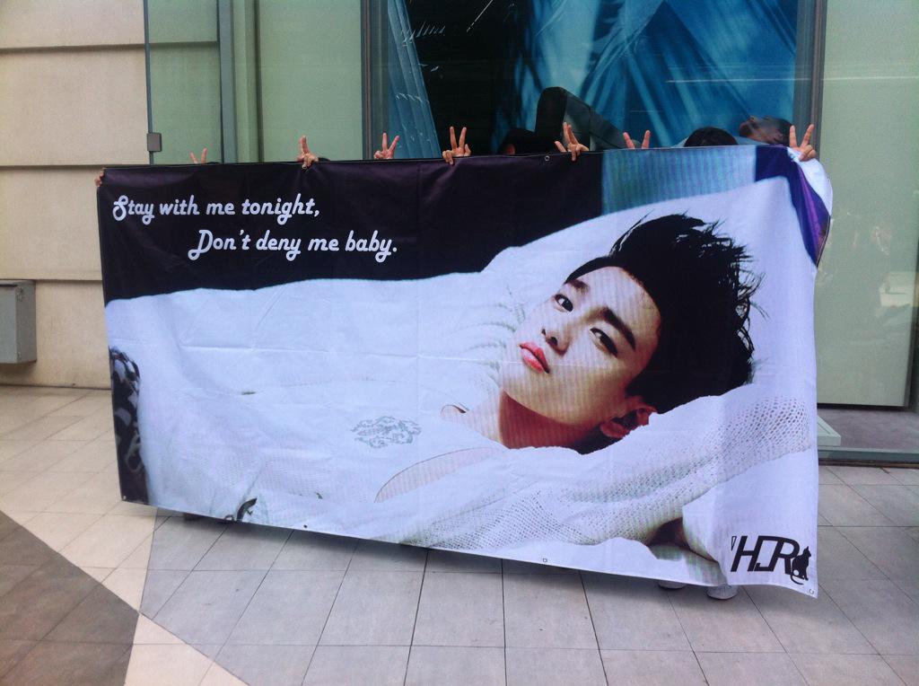 HAREM_JRism's tweet photo. [!!] ของแจกจาก #HAREMJR มารับกันได้ที่ลานพาร์คพารากอน ฝั่งทางไปบีทีเอสนะครับ #PPTVTheFanclubFanMeeting http://t.co/ipbsYNYfrL
