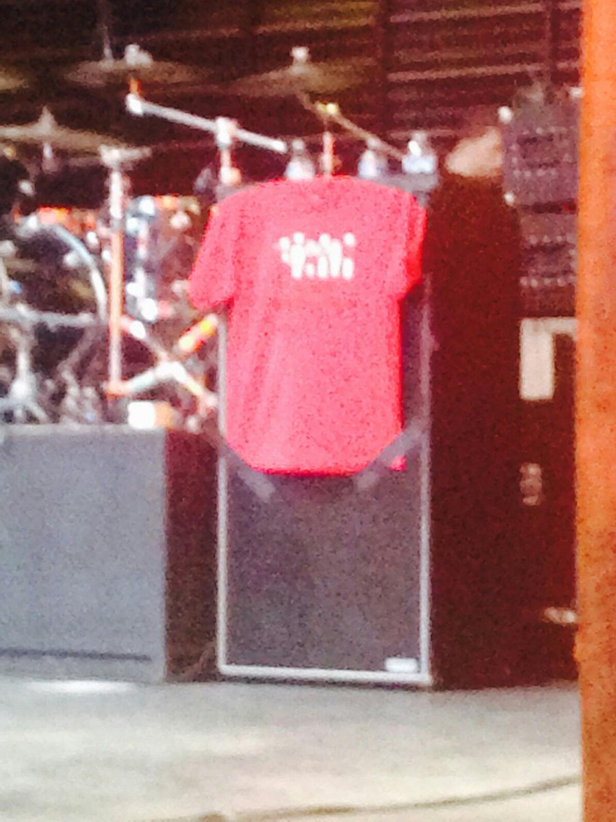 workerstation's tweet photo. Thx @DropkickMurphys for shoutout to @MMAFA &amp; @Culinary226 at @UFC #IFW concert! #solidarity #WhichSideAreYouOn http://t.co/UkPutgXGlH