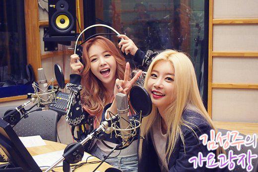 girlsdayid's tweet photo. [PICT] Girl's Day @ KSJ's Gayo Radio cr: as tagged -E http://t.co/MdAjKHNr0P