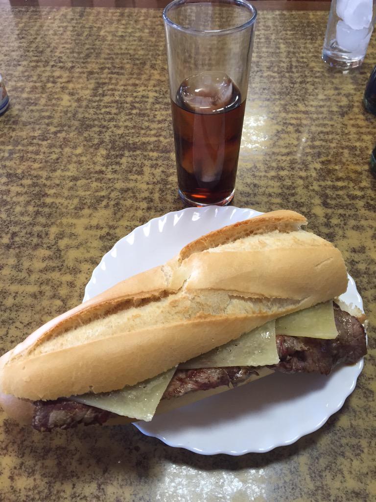 ddevesa's tweet photo. Parada técnica en carretera con @AlfonsoNietoLp para coger fuerzas #CuencaStyle http://t.co/nOuZd0O3Op
