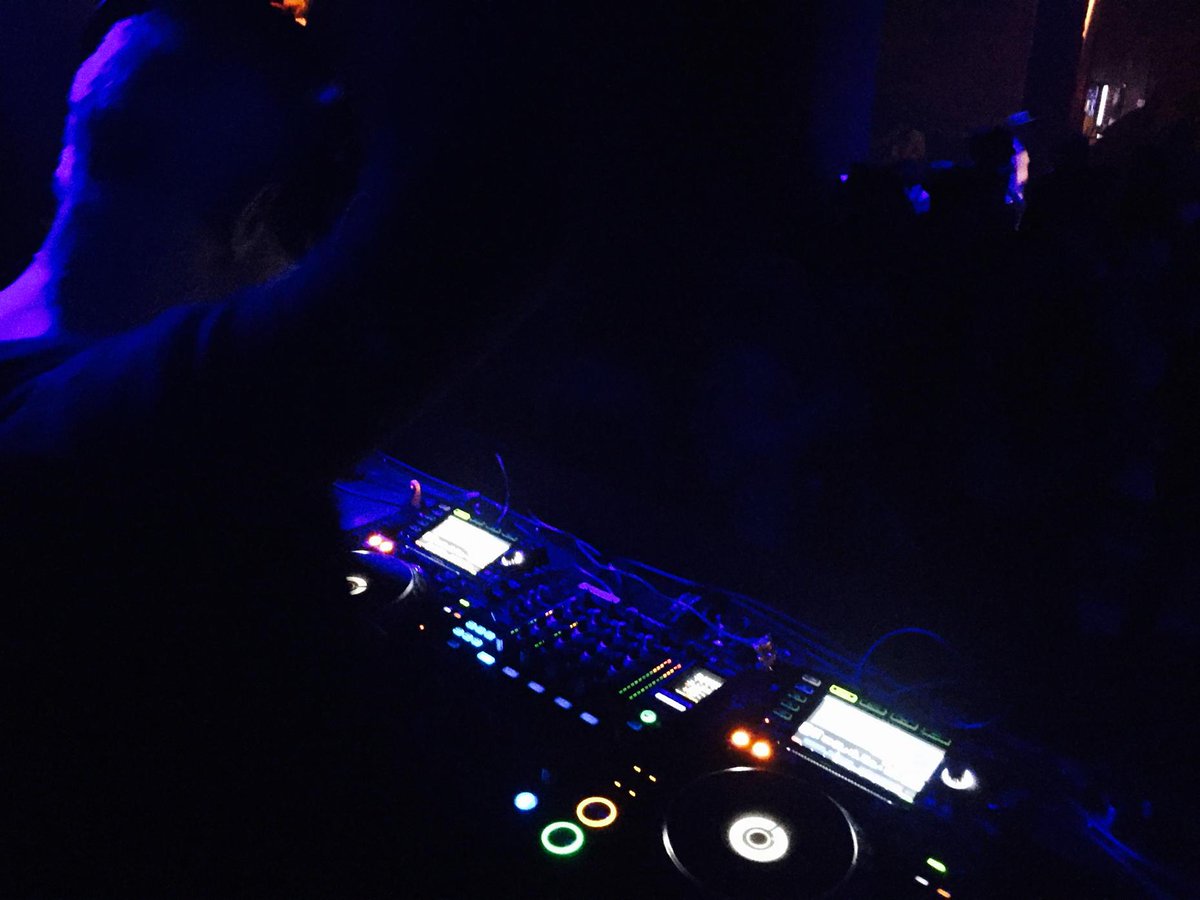 MikeMercer's tweet image. @mrcsuperfreq MURDENIN&apos; on the 1s &amp;amp; 2s at #MightySF #RobotEars