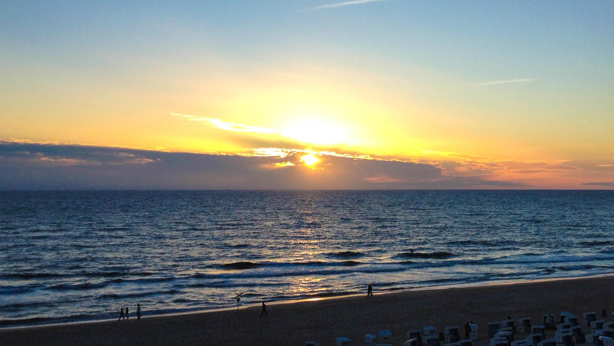Sonnenuntergang gestern Abend bei Westerland. Das Wittenbrink's-Team wünscht ein schönes Sommerwochenende!
