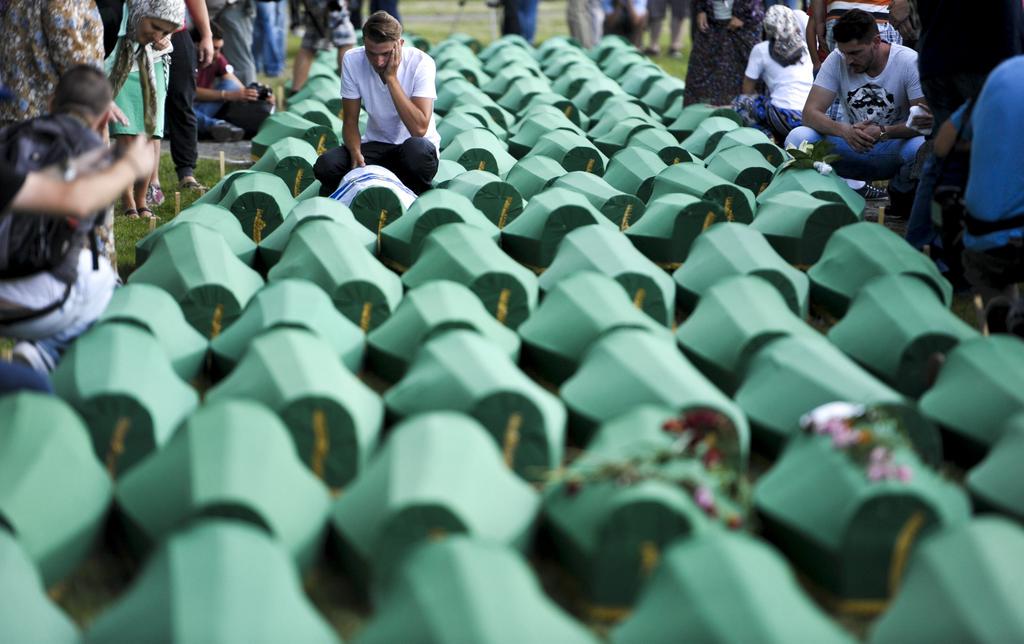 ahmederrr's tweet photo. Ne yaparsanız yapın, ama soykırımı unutmayın. Çünkü unutulan soykırım tekrarlanır. #SrebrenitsaSoykırımı20Yıl http://t.co/6HbMqsttwt