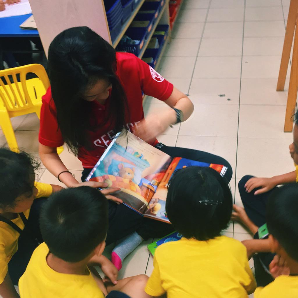 TCSHRotaract's tweet image. Yesterday at Dignity: Reading session &amp;amp; kids learnt how to spell frog! Also welcoming our newest puppeteer, Mr Kent 🐸