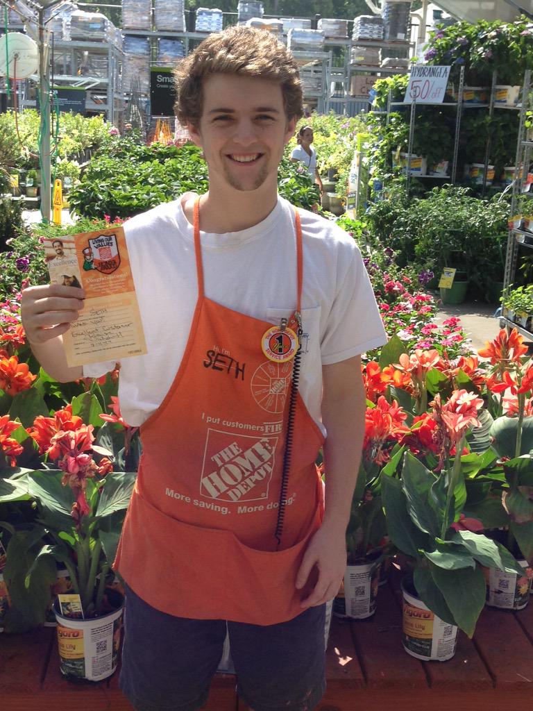 Pro3609's tweet photo. Seth receiving a Homer for an excellent customer praise! #3609recognition @Nichole_Hd @RichRiceTHD @scottburtonthd http://t.co/rHchJZljhd