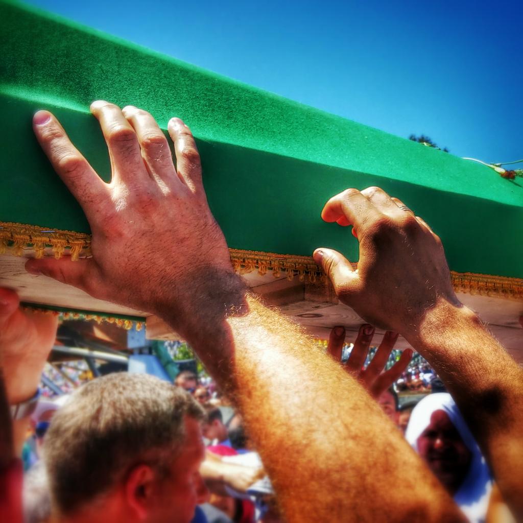 JasminaKos's tweet photo. Oprostaj dug 20 godina. #Srebrenica2015 #nikadvise http://t.co/GIblsgN83y