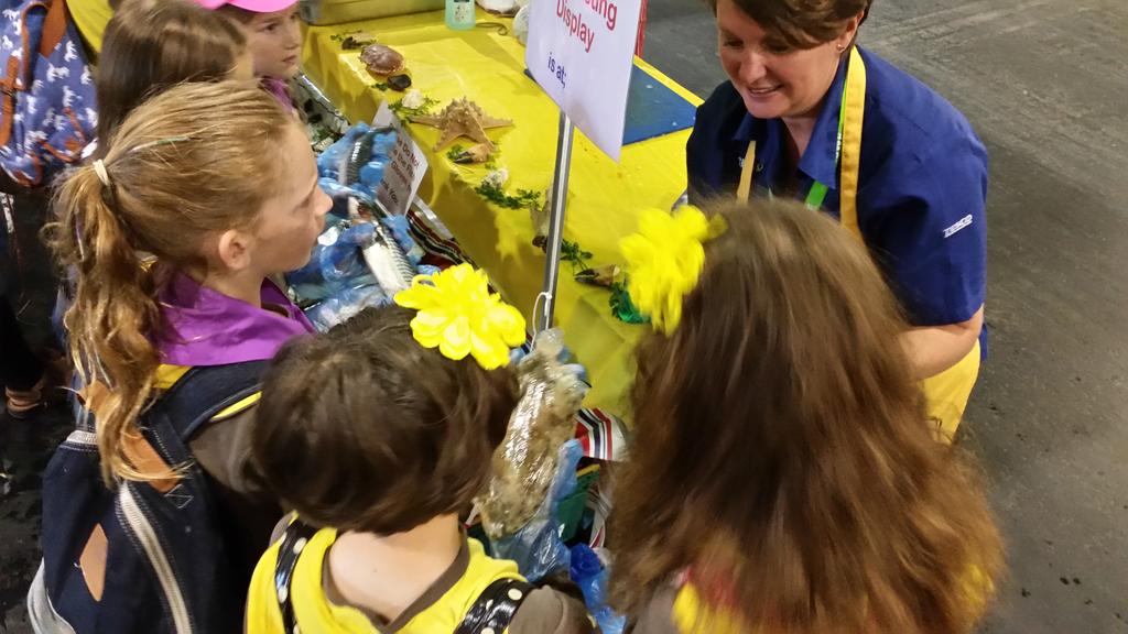 ccclairelouise's tweet photo. #brownies at #cookfest learning about fish with #group49 @EatHappyProject @WalkerNikola @steviegosboy @StuartBourn http://t.co/LZUN2ULG76