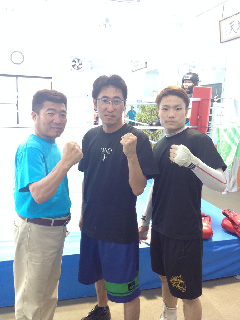 滋賀経済now 今夜は９時からの放送です 特集は本橋プロボクシングジム 京都市山科区 会社経営者で元プロボクサーの本橋行治さんが今年３月に開設しました オブザーバーは 肉のげんさん を展開する元三フードの社長 谷口剛さんです Http T