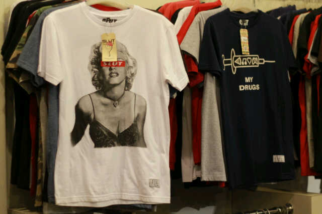 Masih ada waktu buat beli produk kita yuk dateng langsung ke <a href="/onewaystores/">ONEWAY</a> closed 10:00pm. See ya☺