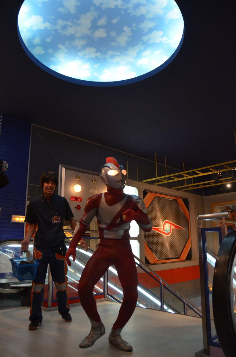 Maxxam No Twitter ウルトラマンスタジアム 面白可笑しく おじいちゃんｗ 笑いを取りながら去っていくナイスさん 笑 2人のお見送りしていたらゼロはもう去った後でした 残念 Http T Co Pehqfi5ptu