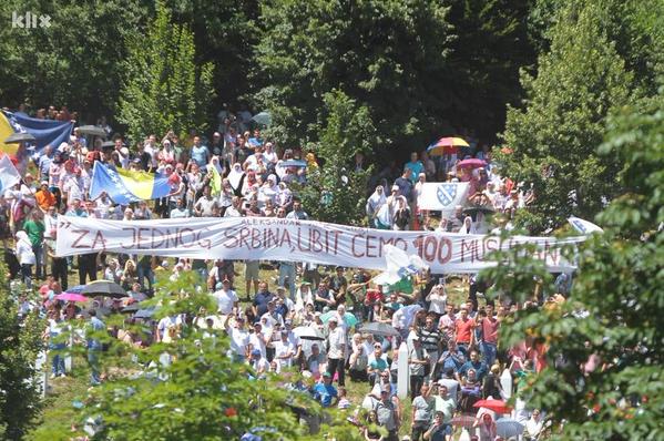 Balkanist's tweet photo. Banner reading "for every Serb killed, we'll kill 100 Muslims", said by #Serbia's PM Vucic in the 1990s. #Srebrenica http://t.co/k7b3dD4Waz