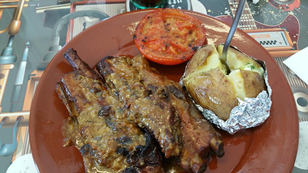 LlucMartorell's tweet photo. Costilleja amb mel al #BarATB Bon profit!! http://t.co/bNFYPj6lIu