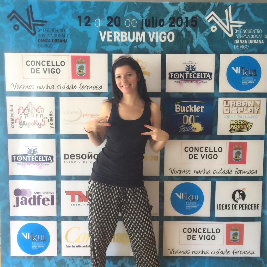 Últimos preparativos en <a href="/VIKULVIGO/">VIKUL DANCE VIGO</a> Ready to dance! #Vigo #dance