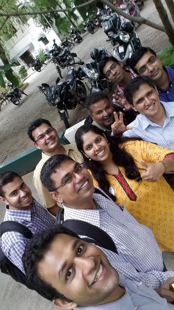 HeadstartPune's tweet photo. Selfie time with superheros :) @annkur @vinayakh @jimkarter @amitksrawat @artistartup @HeadstartPune @Headstarters http://t.co/DY4N5KD7kM