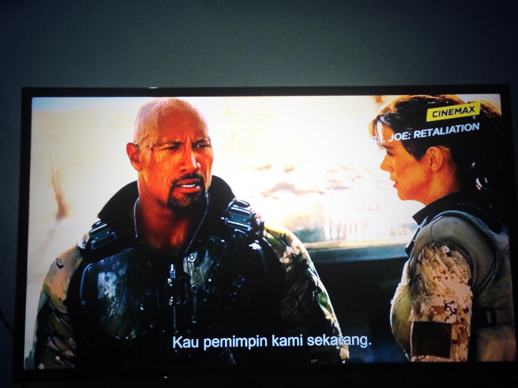 fiky_wickwiky's tweet photo. "Keliatan jomblo nya. @Cindygulla0: Malem mingguan ditemenin @TheRock >..< ulalaaa http://t.co/eBGS1pgCaj"