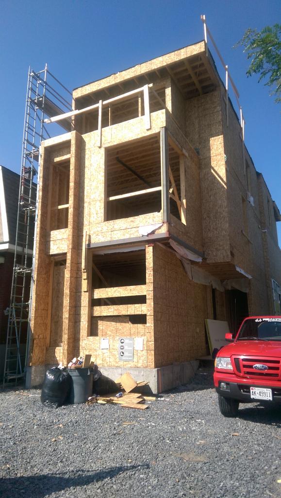 project1studio's tweet image. 17&apos; wide building. 3units. Done and done!