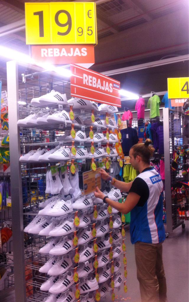 DecathlonMOeste's tweet photo. Llévate estas zapatillas Adidas por 19,95€, un 50% de descuento!! ¿Qué haces esta tarde? http://t.co/CpAfbmb1IO