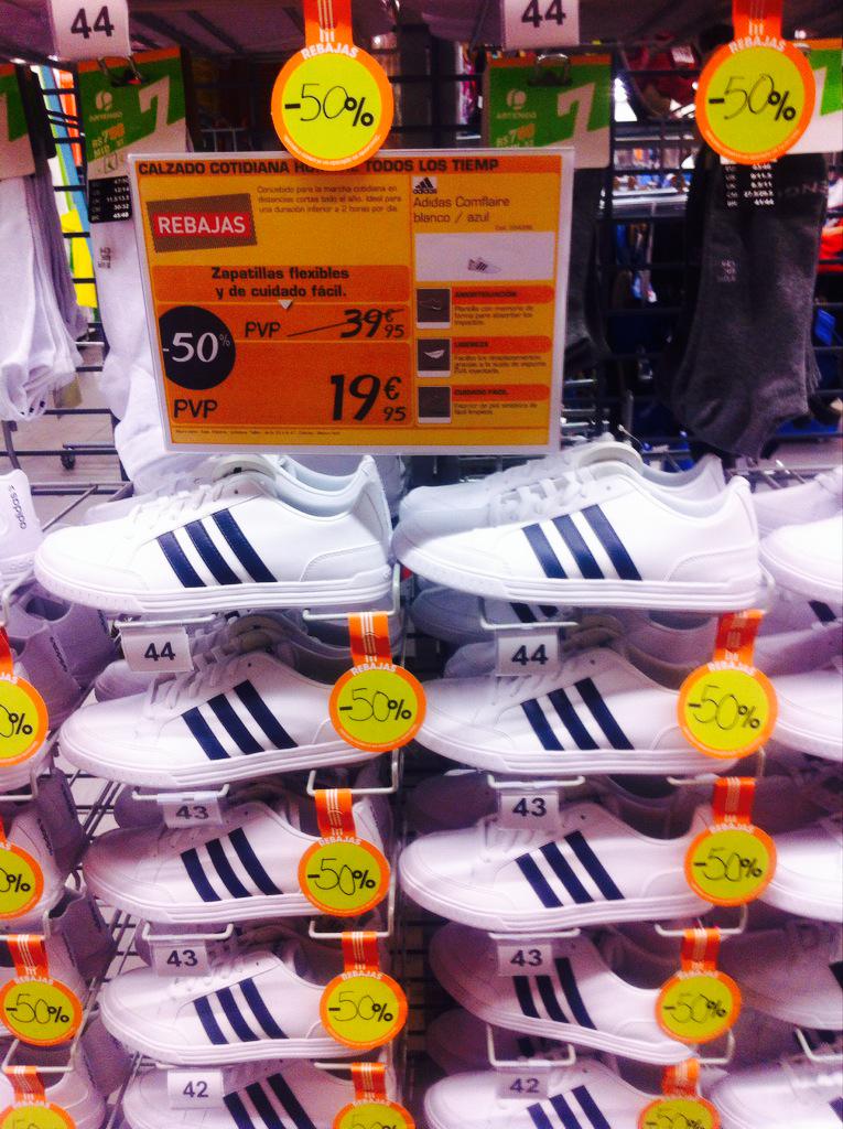 DecathlonMOeste's tweet photo. Llévate estas zapatillas Adidas por 19,95€, un 50% de descuento!! ¿Qué haces esta tarde? http://t.co/CpAfbmb1IO