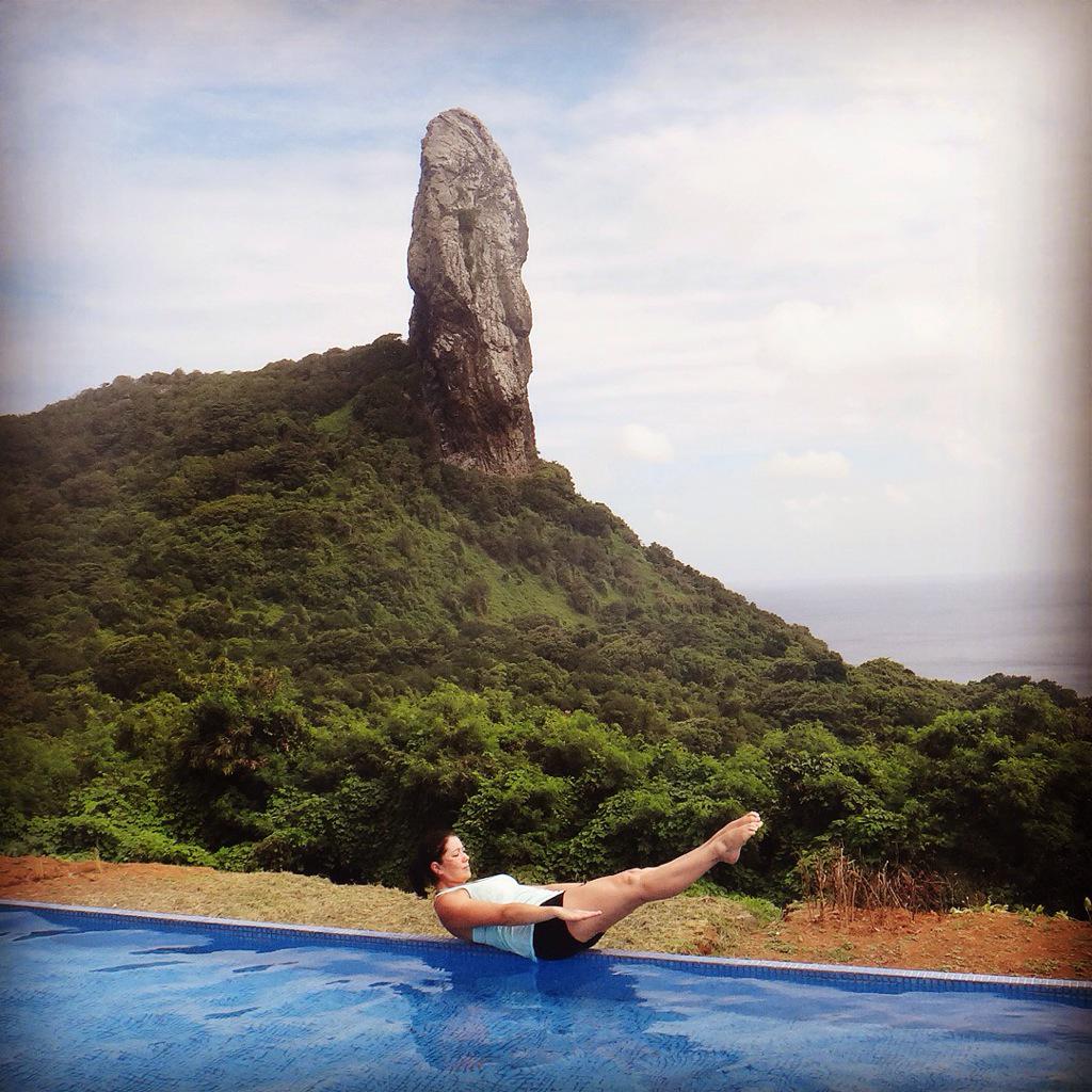 PilatesUnific's tweet photo. Para começar bem o dia... "The hundred" é o melhor para isso! #fernandodenoronha #amonoronha #pilatesoutdoor http://t.co/WSt9gs3SMS