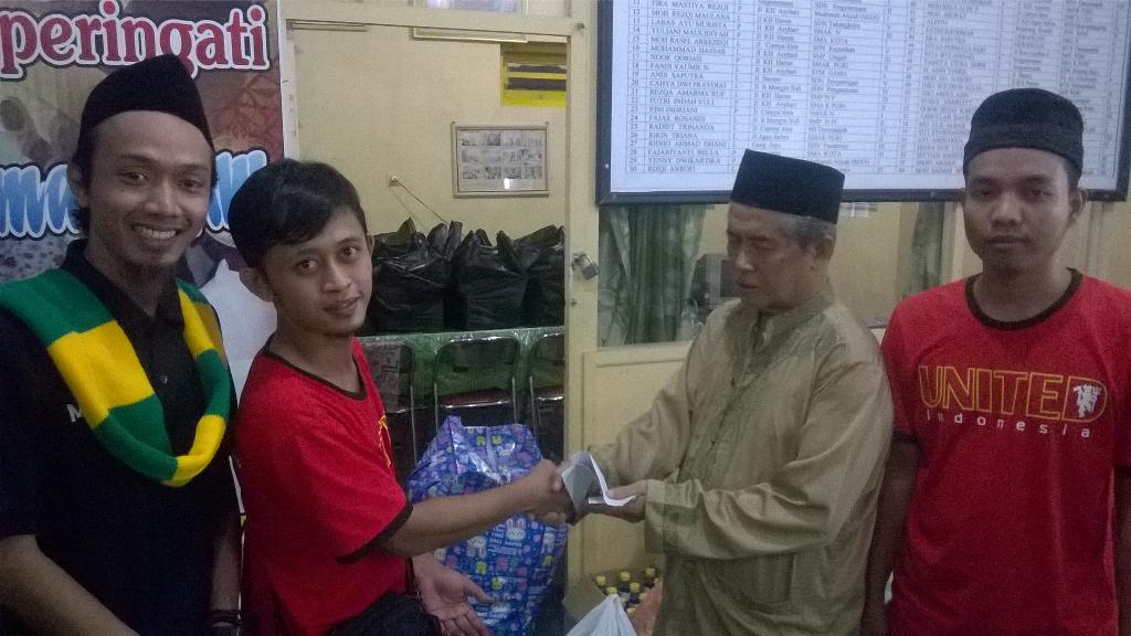 cansa24's tweet photo. Penyerahan santunan oleh divisi member kita bersama divisi futsal n pak korda http://t.co/xLyMBXJRnL