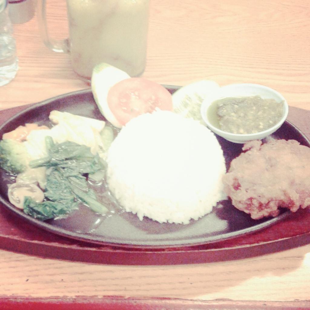 ando_alone's tweet photo. Ayam penyet cabehijau + capcai &amp; Coconut ice cream at Plaso hotplate ringroad http://t.co/B69yNvNV3O