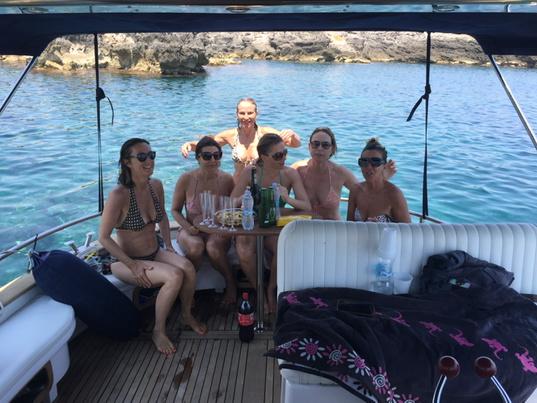 Colomb1Galleria's tweet photo. In salento con le amiche http://t.co/yDbjTEVQsL