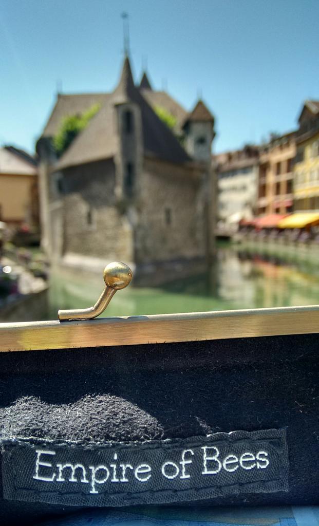 empireofbees's tweet photo. @empireofbees in #annecy #france #sustainable #slowfashion http://t.co/XMfxFhjwG3