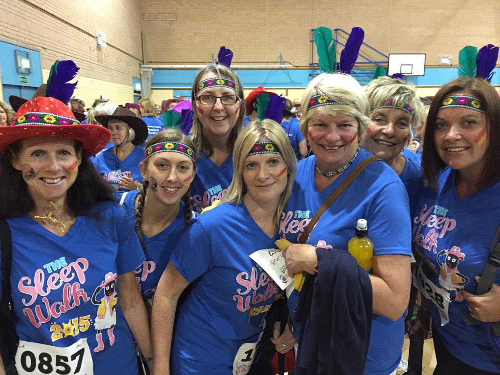 Capturepics's tweet image. Anne's angels ready for the off! @RowcroftHospice #sleepwalk